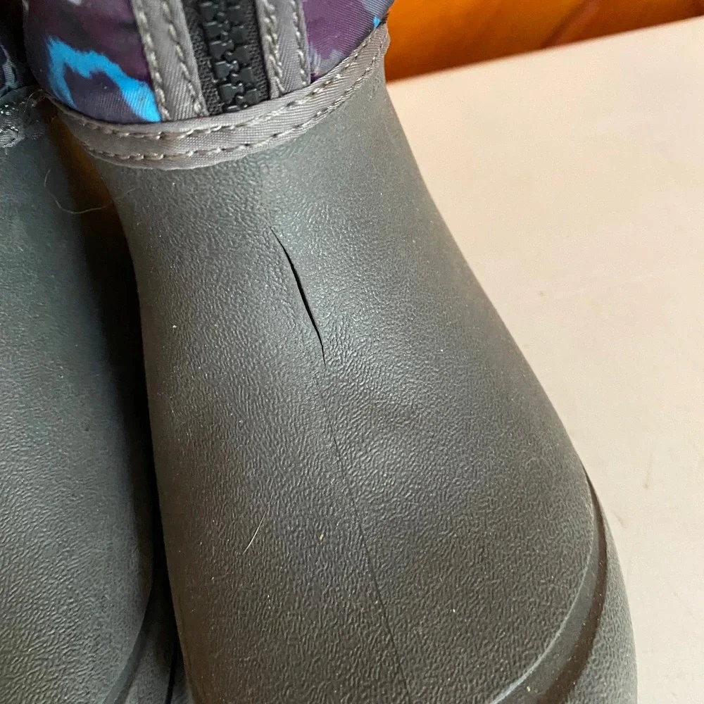 Bogs Snow Boots Youth 1 Winter Boots Gray Blue Waterproof Flaw